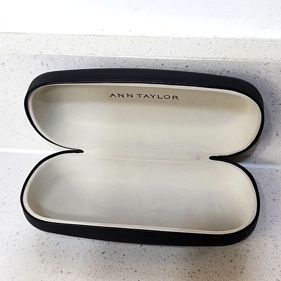 Ann Taylor Glasses Case. - Picture 3 of 4